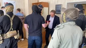 Силовики нагрянули на «Вечер писем политзаключённым» на Урале и задержали участников