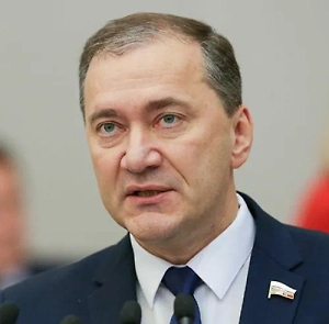 Насильная мобилизация на Украине, судя по всему, не может закрыть бреши в личном составе ВСУ, поэтому в бой стали бросать женщин-заключённых. При этом, если ориентироваться на данную информацию, речь идёт не о тех профессиях и специальностях, где лучше всего могут проявить себя на фронте именно женщины. Это не медработники или связисты, женщин-заключённых бросают на штурм наравне с мужчинами. Однако боеспособность ВСУ такое решение командования не усилит.