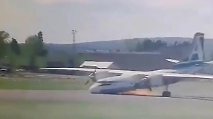 Кругом искры: Опубликовано видео посадки самолёта, слетевшего с ВВП в Приангарье