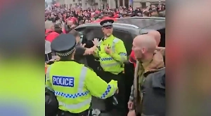 Разъярённые фанаты «Ливерпуля» пытались устроить самосуд над водителем после тарана