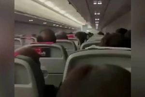 Паника, крики и хаос: Самолёт попал в сильный шторм в небе над Пакистаном