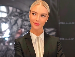 Это неуважение к мужчине в любом случае, потому что всегда можно договориться, обсудить и ни в коем случае не унижать прилюдно. Иначе это сразу «отрезает» мужчине его достоинства и все его «причиндалы». В случае Брижит Макрон это вообще недопустимо. Нужно понимать, что ты находишься на мировой арене, и каждый твой чих обсуждается в СМИ, и всё это накладывает определённый отпечаток. Ты не можешь вести себя как другая среднестатистическая женщина.