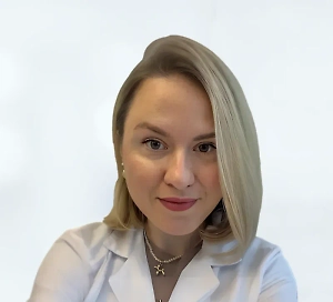 Факторы, повышающие вероятность того, что вы будете испытывать смену часовых поясов, включают: количество пересечённых часовых поясов, направление полёта (полёт на восток будет сложнее, так как вы «теряете» время, в то время как полёт на запад легче, так как вы «набираете» время), частоту перелётов и возраст.