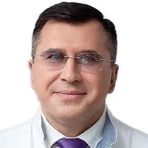 Установить его диагноз сейчас сложно, потому что он в остром психотическом состоянии, возможно, находится какой-то период времени. Возможно, это какое-то сочетанное, не только психиатрическое заболевание, но какая-то ещё наркотическая зависимость, как называют психиатры, коморбидный больной. То есть когда вместе идут и наркотические препараты, и психические изменения, либо возникающие под воздействием, либо сопутствующие психическому заболеванию, острый психоз.