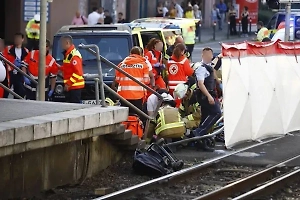 Пострадавшая при наезде джипа на толпу в Штутгарте умерла в больнице