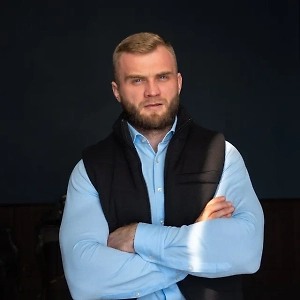 Главный итог Зеленского — это успешная реализация западного проекта, его успешная реализация проекта «Украина – Антироссия». Это, по сути, главный результат Зеленского — реализация проекта, который создавался для ослабления России. Этим проектом могла быть и сама Россия, но, слава богу, политическая ситуация в России стабилизировалась и смогла выстоять против западного давления.