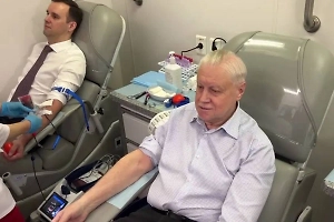 Депутаты Госдумы сдали более 20 литров крови для участников СВО