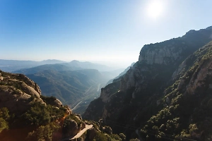 Брошенный в ущелье камень обернётся для туриста штрафом в 18 млн рублей