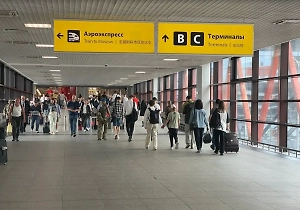 Аэропорты Москвы начали принимать самолёты после отражения атаки дронов