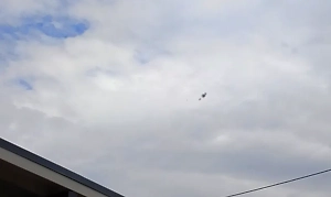 «‎Падает!» Очевидец снял момент уничтожения беспилотника в подмосковном Видном