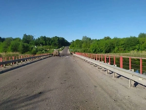 Ударный дрон ВСУ атаковал мост в Курской области