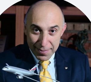 Трагедия даже не в том, что за свои деньги (в этом тоже нет ничего хорошего). А в том, что в отеле нет мест. Ведь вы должны сегодня, 22 мая, покинуть отель, а на вашу комнату, ваш номер приезжает другой турист. А вы не можете уехать, потому что ваши рейсы отменили. И отель приходит к вам и абсолютно открыто говорит: «Вы знаете, то, что вам негде жить, нас не волнует, покиньте номер». И имеет право, потому что у вас ваучер оплачен до сегодняшнего дня.