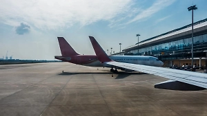 24 самолёта с сотнями пассажиров не могут вылететь из Москвы из-за налёта 35 дронов ВСУ