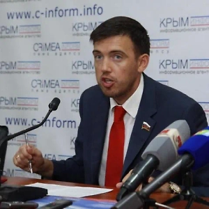 Трагический инцидент во время экскурсии внутри монумента «Родина-мать зовёт!» вызывает серьёзные вопросы. По имеющейся информации, есть основания полагать, что экскурсия могла проводиться с нарушениями — по одной из версий, она была нелегальной.