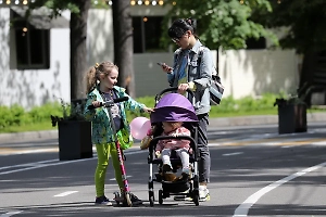 Летом повысят социальные выплаты. Кому и когда сделают прибавку