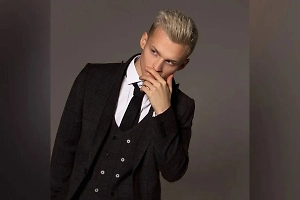 Несостоявшийся сексолог Илья Милохин начал продавать нюдсы