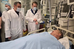 Раненого главу района Курской области Волобуева готовят к операции в Москве