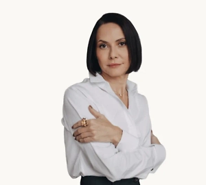 Волшебный напиток номер 2 — ягодные смузи. Сок из цитрусовых, говорим про свежевыжатый, а ещё лучше смузи, — богат природным витамином С и биофлаваноидами, которые помогают снизить уровень стресса, улучшить настроение и когнитивные способности. Смело пейте, но не на ежедневной основе.