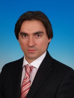 Я полностью поддерживаю введение не просто дней трезвости, а как можно большего количества дней без алкоголя. Начинать можно хотя бы с каких-то праздников, с тех дней, когда наши дети становятся взрослыми. Это, безусловно, последний звонок и несколько других праздников, которые для всех ассоциируются с переходом во взрослую жизнь. И вот этот переход во взрослую жизнь должен быть без алкоголя.