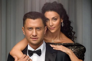 «Мне надо знать, что где лежит»: Зепюр Брутян рассказала, почему сама драит полы и разбирает мусор