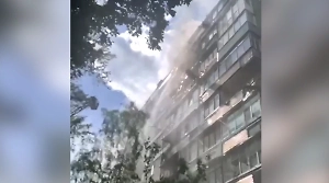 «Помогите!»: В горящей нижегородской многоэтажке заблокированы люди, у пожарных закончилась вода