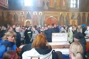 На похоронах жертв резни в Байкальске некоторым детям понадобилась помощь врачей