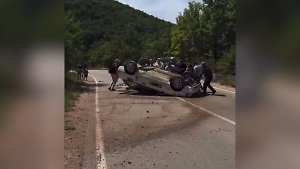 Эпичная авария: Легковушка столкнулась со столбом и перевернулась на ралли в Крыму