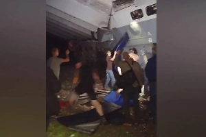 Пострадавших при обрушении моста в Брянской области эвакуируют через окна