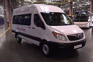 Многодетной семье из Ингушетии с 11 детьми передали автобус по поручению Путина