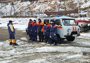 В Магаданской области ищут сноубордистку, попавшую под лавину