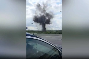 Появилось видео с прилётом ракеты хуситов по аэропорту Бен-Гурион в Израиле