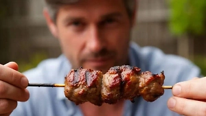 «Готовьтесь заранее»: Диетолог дала советы, как сохранить форму на майских праздниках