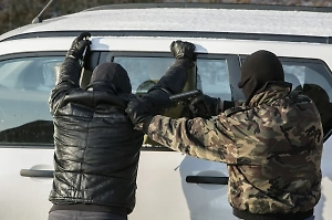 Силовики нанесли удар по телефонным мошенникам, задержав банду операторов SIM-боксов