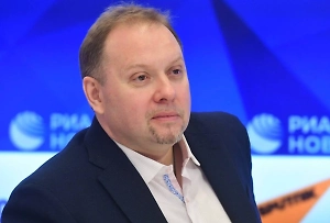 Это уже давно туристический объект, тюрьма не работает. Трамп решил, видимо, наполнить легенду заново смыслом каким-то. Трамп — пиарщик, и он в этом смысле опять какой-то эффект пытается создать, чтобы о нём просто лишний раз говорили, какой он строгий, как он там опасных преступников собирается содержать. 