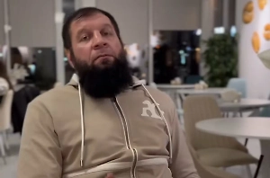 Александр Емельяненко снова начал ходить после операции на позвоночнике