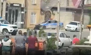 Момент перестрелки с полицейскими в Махачкале попал на видео