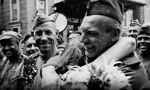 Спецпроект Life.ru «Мгновения весны»: Кадры встречи победителей ожили под песню в исполнении Леонида Агутина 