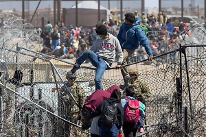 Трамп требовал от Украины приютить выдворенных из США нелегалов