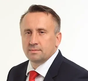 К сожалению, этот инструмент всё чаще используется для распространения деструктивного контента, который подрывает основы нашего общества. Раньше разговоры на кухне могли склонить к разводу, но сейчас это стало массовым явлением, когда блогеры, психологи и звёзды-разведёнки внушают, что развод – это норма, что это выход из любой сложной ситуации. Это опасная тенденция, которая ведёт к росту числа разводов, одиночеству и депрессии.