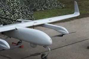 Сажа на фасаде и выбитые стёкла: Появились фото с места падения БПЛА в Москве