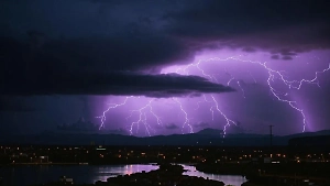 Бесконечная гроза: Названо место на Земле, где вспышки молний не заканчиваются никогда