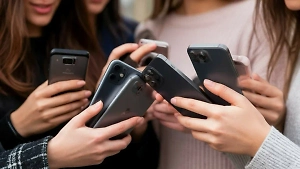 Россиянам рассказали, какие скрытые «паразиты» содержатся в каждом смартфоне