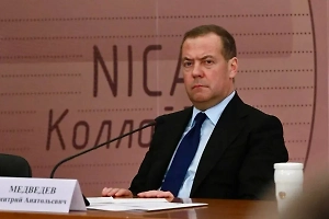 «Не нужно превращать в монстров»: Медведев высказался об уехавших российских артистах
