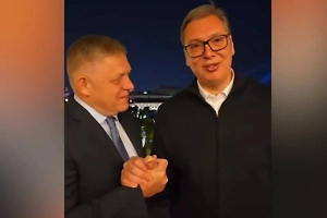«Сербы и словаки — братья навсегда!»: Вучич и Фицо побратались на фоне Кремля