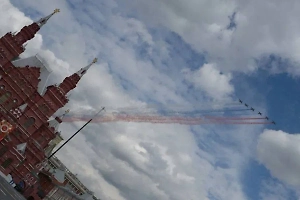 Посмотреть парад и поздравить ветеранов: Россияне назвали главные традиции Дня Победы