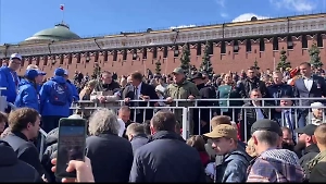 «Просыпайтесь, ребята»: Life.ru снял спор Соловьёва с французским журналистом на Параде Победы