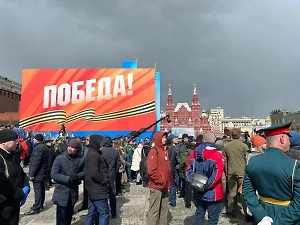 В Мариуполе впервые после освобождения прошёл «Бессмертный полк»