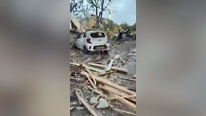 В центральной части Израиля ракета упала на частные дома 