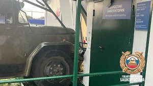 Пьяный водитель на ЗИЛе влетел в больницу в Башкирии и уполз с места ДТП