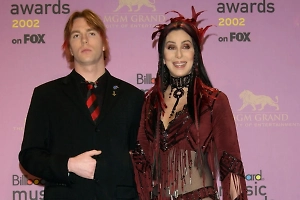 Сына Шер чудом вытащили с того света после передозировки наркотиками